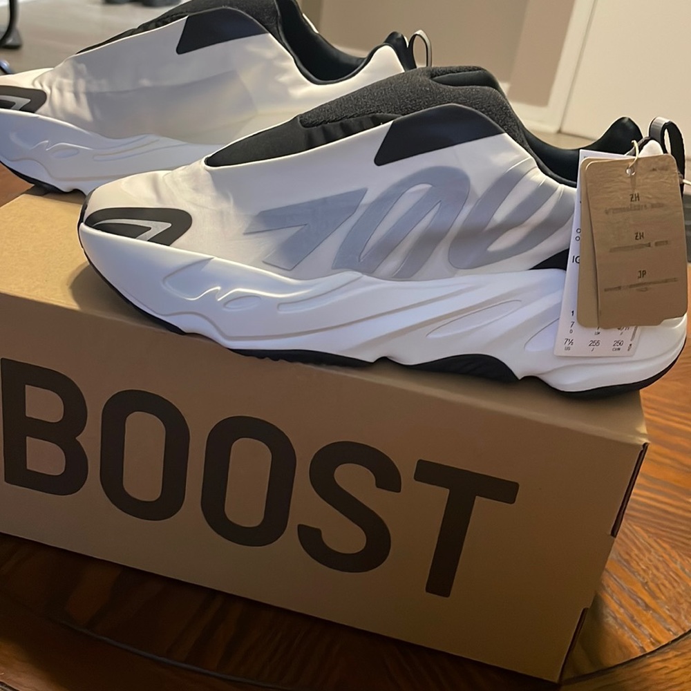 Yeezy 700 MVN Boost